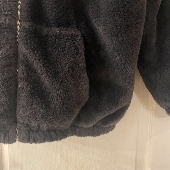 SO SOFT! Realtakai Black faux fur jacket Size L - Picture 3 of 5